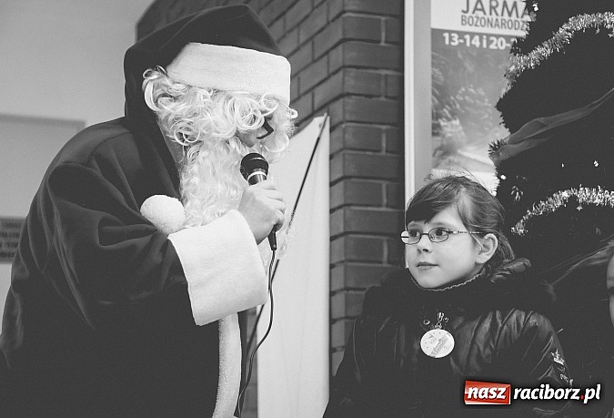 Zdjęcie w galerii na portalu naszraciborz.pl: Mikołajki w Młyńskiej i na zamku wiadomości z regionu