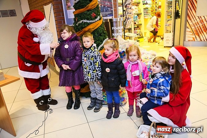 Zdjęcie w galerii na portalu naszraciborz.pl: Mikołajki w Młyńskiej i na zamku wiadomości z regionu