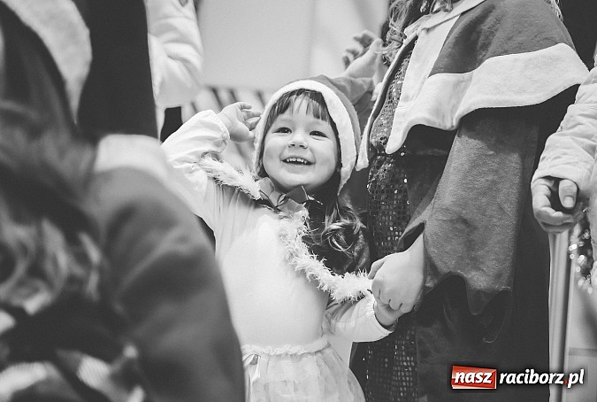 Zdjęcie w galerii na portalu naszraciborz.pl: Mikołajki w Młyńskiej i na zamku wiadomości z regionu