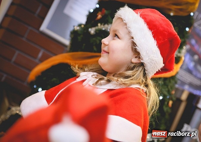 Zdjęcie w galerii na portalu naszraciborz.pl: Mikołajki w Młyńskiej i na zamku wiadomości z regionu