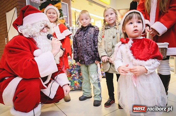 Zdjęcie w galerii na portalu naszraciborz.pl: Mikołajki w Młyńskiej i na zamku wiadomości z regionu
