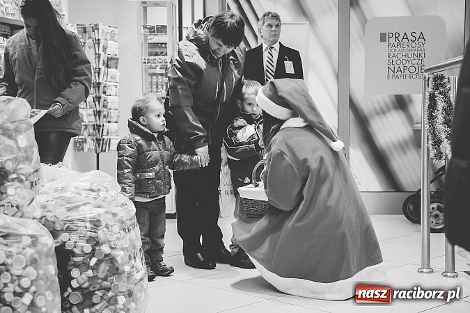 Zdjęcie w galerii na portalu naszraciborz.pl: Mikołajki w Młyńskiej i na zamku wiadomości z regionu