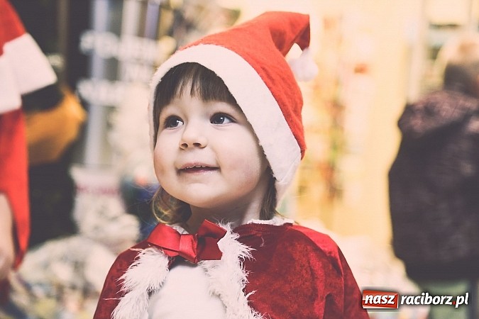 Zdjęcie w galerii na portalu naszraciborz.pl: Mikołajki w Młyńskiej i na zamku wiadomości z regionu