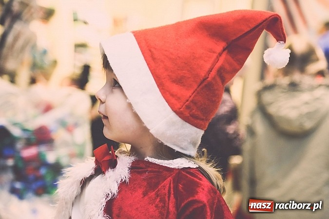 Zdjęcie w galerii na portalu naszraciborz.pl: Mikołajki w Młyńskiej i na zamku wiadomości z regionu