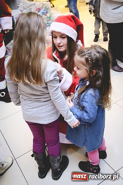 Zdjęcie w galerii na portalu naszraciborz.pl: Mikołajki w Młyńskiej i na zamku wiadomości z regionu