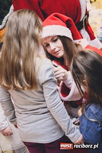 Zdjęcie w galerii na portalu naszraciborz.pl: Mikołajki w Młyńskiej i na zamku wiadomości z regionu