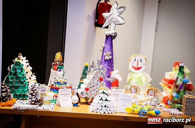 Zdjęcie w galerii na portalu naszraciborz.pl: Mikołajki w Młyńskiej i na zamku wiadomości z regionu