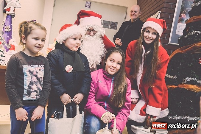 Zdjęcie w galerii na portalu naszraciborz.pl: Mikołajki w Młyńskiej i na zamku wiadomości z regionu