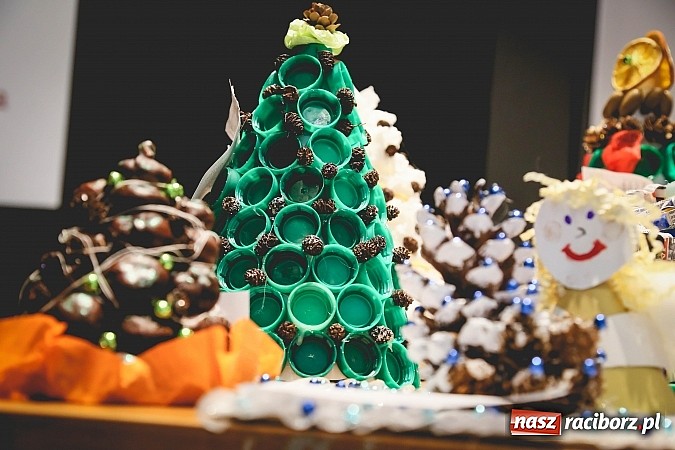 Zdjęcie w galerii na portalu naszraciborz.pl: Mikołajki w Młyńskiej i na zamku wiadomości z regionu