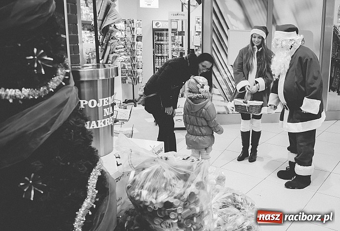 Zdjęcie w galerii na portalu naszraciborz.pl: Mikołajki w Młyńskiej i na zamku wiadomości z regionu