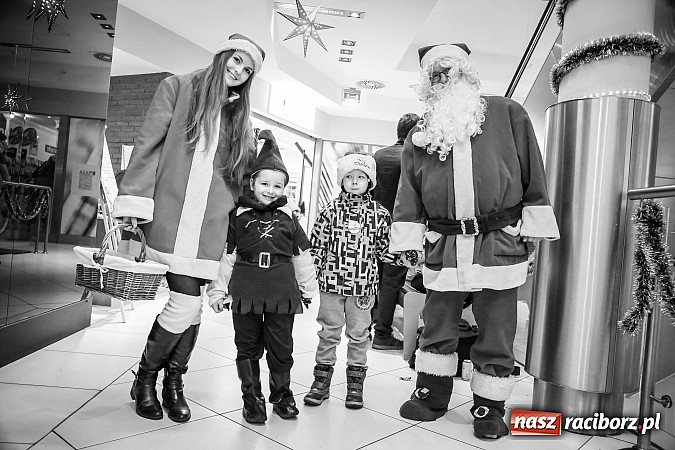 Zdjęcie w galerii na portalu naszraciborz.pl: Mikołajki w Młyńskiej i na zamku wiadomości z regionu