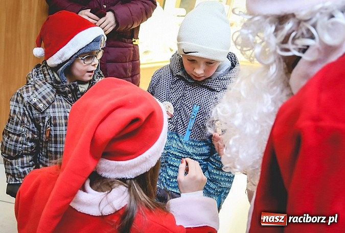 Zdjęcie w galerii na portalu naszraciborz.pl: Mikołajki w Młyńskiej i na zamku wiadomości z regionu