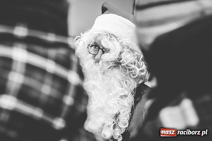 Zdjęcie w galerii na portalu naszraciborz.pl: Mikołajki w Młyńskiej i na zamku wiadomości z regionu