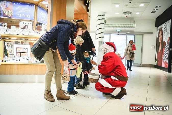 Zdjęcie w galerii na portalu naszraciborz.pl: Mikołajki w Młyńskiej i na zamku wiadomości z regionu