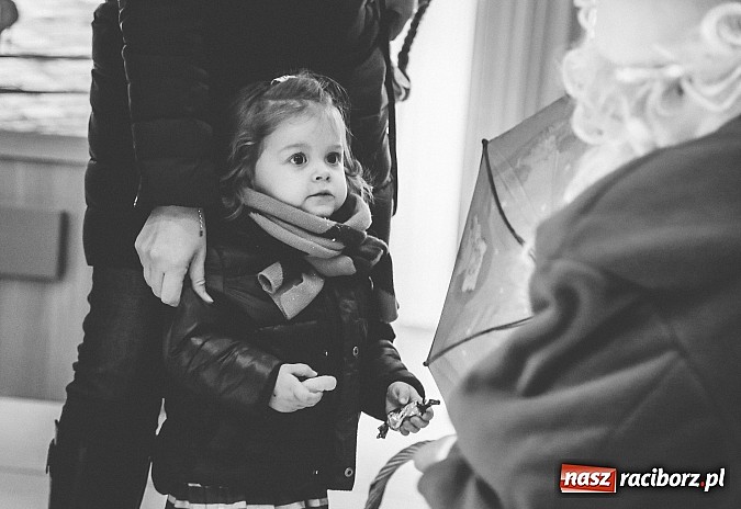 Zdjęcie w galerii na portalu naszraciborz.pl: Mikołajki w Młyńskiej i na zamku wiadomości z regionu