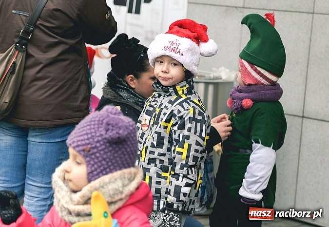 Zdjęcie w galerii na portalu naszraciborz.pl: Mikołajki w Młyńskiej i na zamku wiadomości z regionu