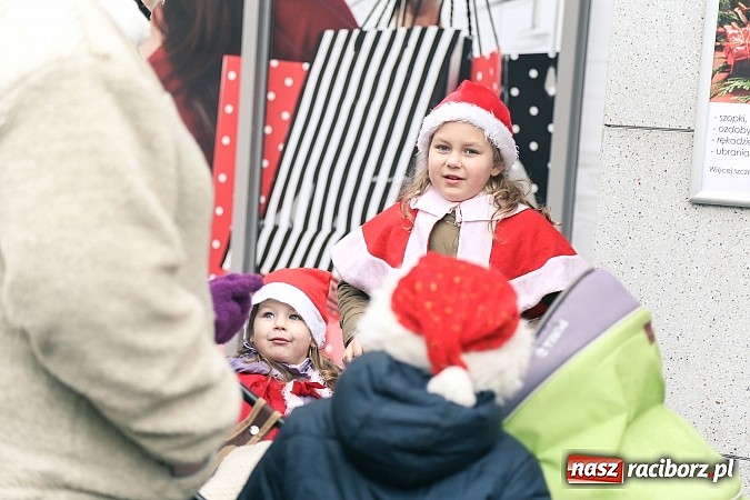 Zdjęcie w galerii na portalu naszraciborz.pl: Mikołajki w Młyńskiej i na zamku wiadomości z regionu