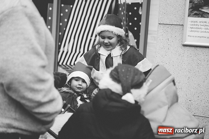 Zdjęcie w galerii na portalu naszraciborz.pl: Mikołajki w Młyńskiej i na zamku wiadomości z regionu