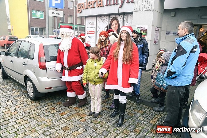 Zdjęcie w galerii na portalu naszraciborz.pl: Mikołajki w Młyńskiej i na zamku wiadomości z regionu