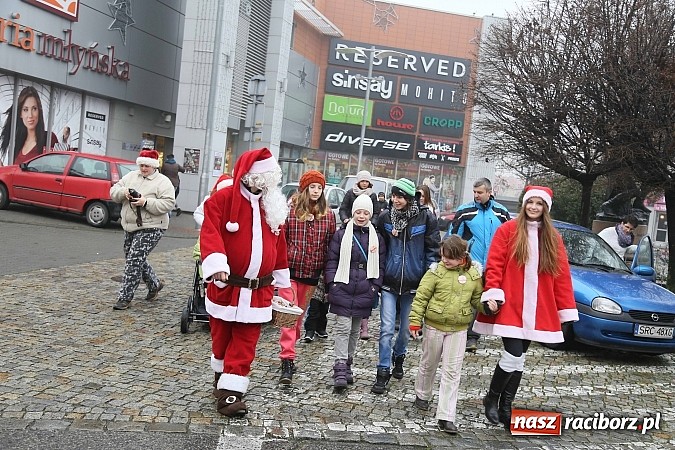 Zdjęcie w galerii na portalu naszraciborz.pl: Mikołajki w Młyńskiej i na zamku wiadomości z regionu