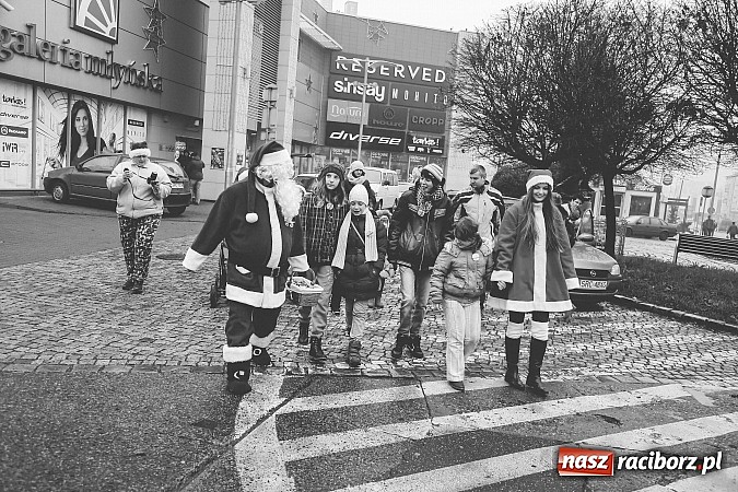 Zdjęcie w galerii na portalu naszraciborz.pl: Mikołajki w Młyńskiej i na zamku wiadomości z regionu