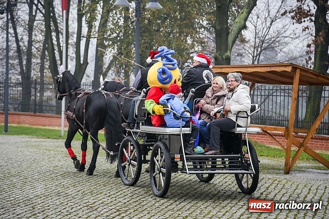 Zdjęcie w galerii na portalu naszraciborz.pl: Mikołajki w Młyńskiej i na zamku wiadomości z regionu