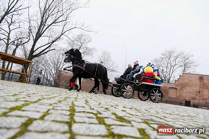 Zdjęcie w galerii na portalu naszraciborz.pl: Mikołajki w Młyńskiej i na zamku wiadomości z regionu