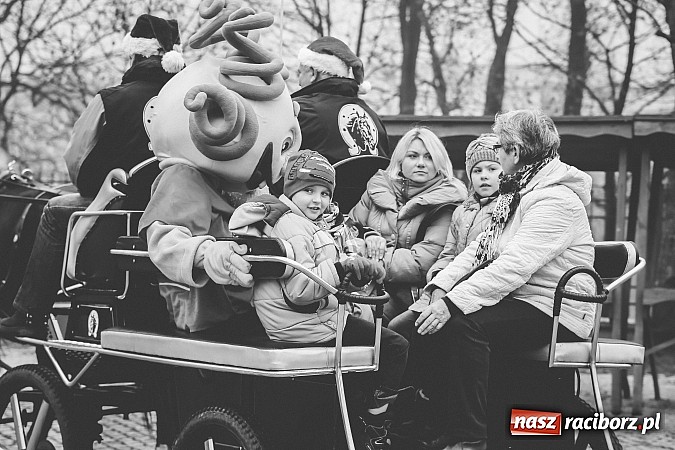 Zdjęcie w galerii na portalu naszraciborz.pl: Mikołajki w Młyńskiej i na zamku wiadomości z regionu