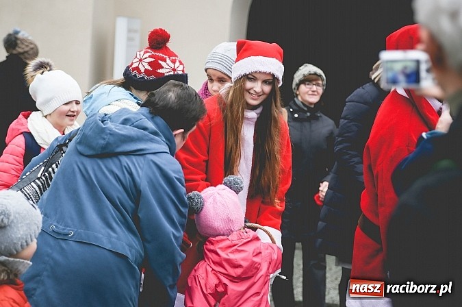 Zdjęcie w galerii na portalu naszraciborz.pl: Mikołajki w Młyńskiej i na zamku wiadomości z regionu