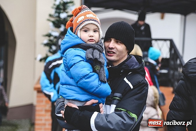 Zdjęcie w galerii na portalu naszraciborz.pl: Mikołajki w Młyńskiej i na zamku wiadomości z regionu