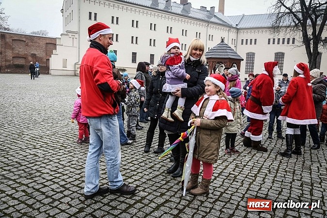 Zdjęcie w galerii na portalu naszraciborz.pl: Mikołajki w Młyńskiej i na zamku wiadomości z regionu