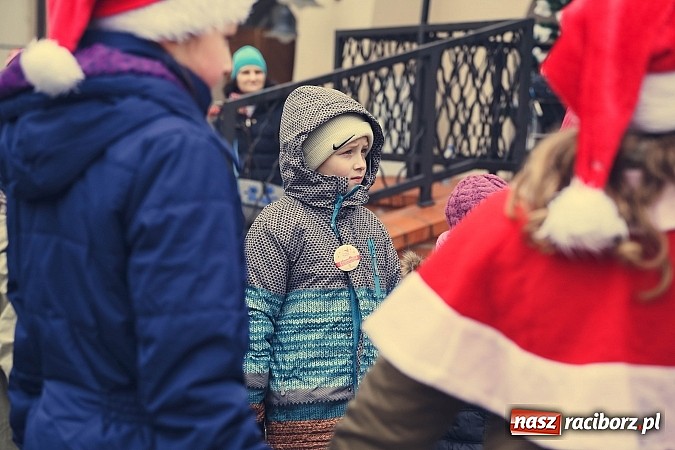 Zdjęcie w galerii na portalu naszraciborz.pl: Mikołajki w Młyńskiej i na zamku wiadomości z regionu