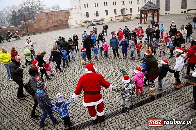 Zdjęcie w galerii na portalu naszraciborz.pl: Mikołajki w Młyńskiej i na zamku wiadomości z regionu