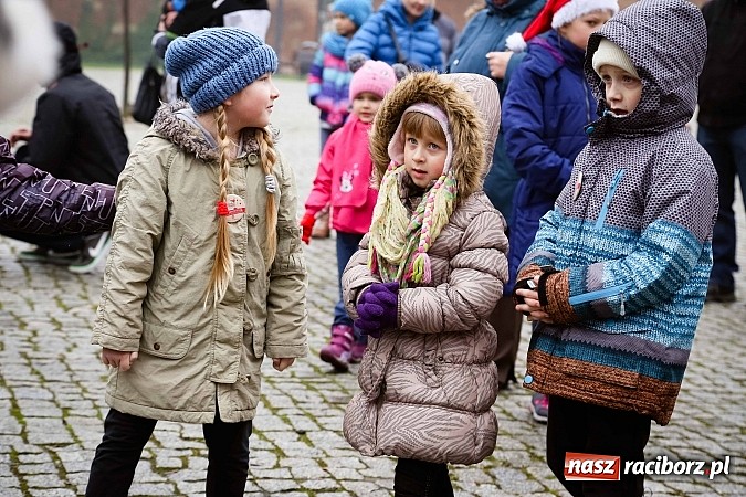 Zdjęcie w galerii na portalu naszraciborz.pl: Mikołajki w Młyńskiej i na zamku wiadomości z regionu