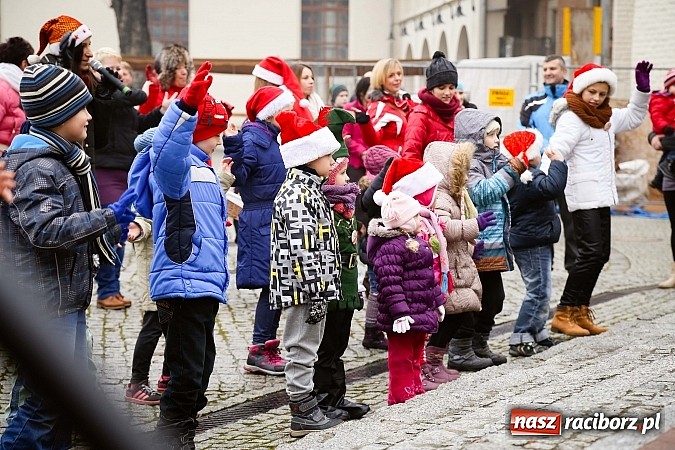 Zdjęcie w galerii na portalu naszraciborz.pl: Mikołajki w Młyńskiej i na zamku wiadomości z regionu