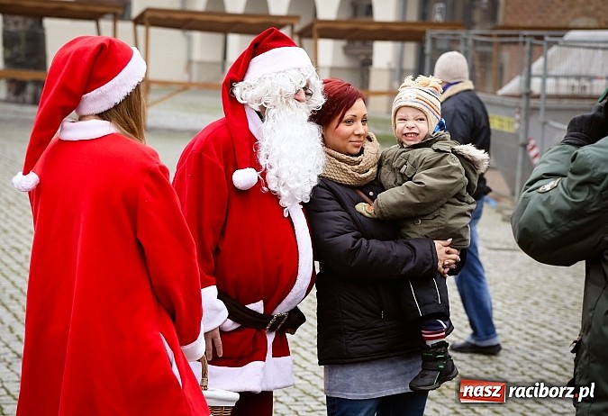 Zdjęcie w galerii na portalu naszraciborz.pl: Mikołajki w Młyńskiej i na zamku wiadomości z regionu
