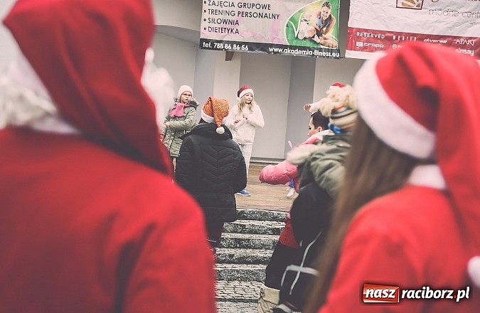 Zdjęcie w galerii na portalu naszraciborz.pl: Mikołajki w Młyńskiej i na zamku wiadomości z regionu