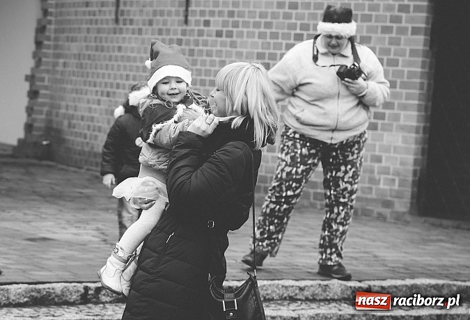 Zdjęcie w galerii na portalu naszraciborz.pl: Mikołajki w Młyńskiej i na zamku wiadomości z regionu