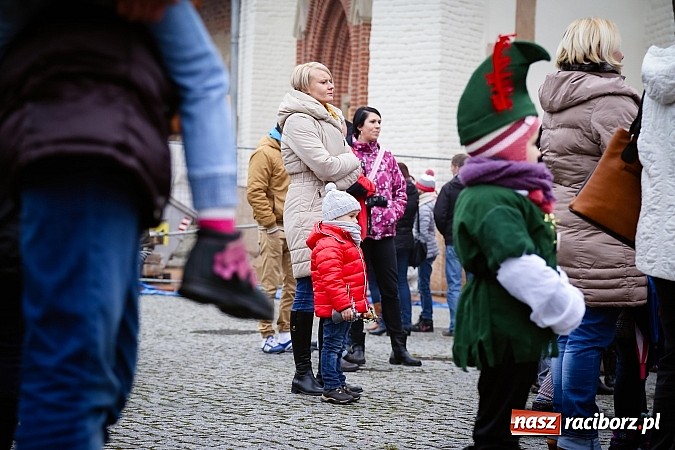 Zdjęcie w galerii na portalu naszraciborz.pl: Mikołajki w Młyńskiej i na zamku wiadomości z regionu