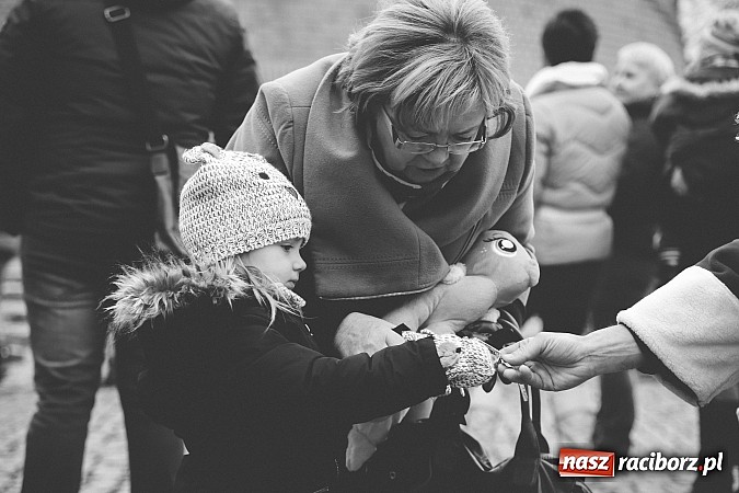 Zdjęcie w galerii na portalu naszraciborz.pl: Mikołajki w Młyńskiej i na zamku wiadomości z regionu