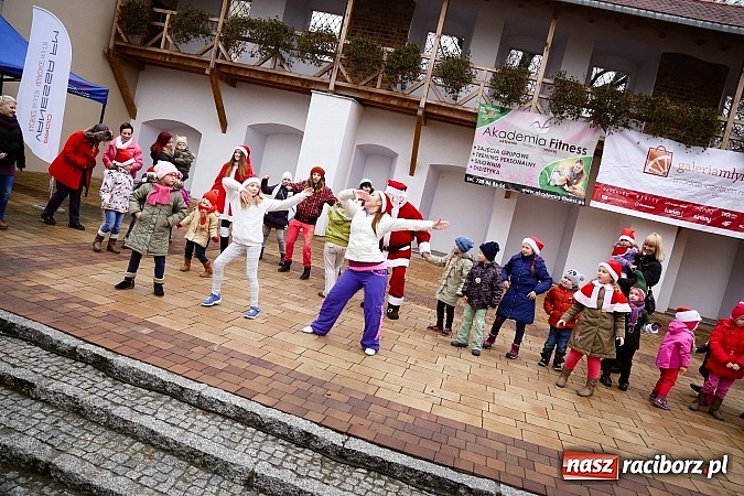 Zdjęcie w galerii na portalu naszraciborz.pl: Mikołajki w Młyńskiej i na zamku wiadomości z regionu