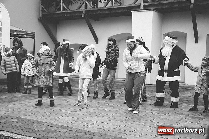 Zdjęcie w galerii na portalu naszraciborz.pl: Mikołajki w Młyńskiej i na zamku wiadomości z regionu