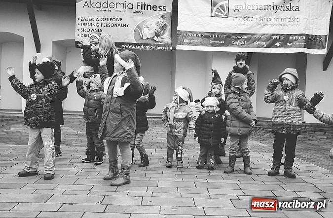 Zdjęcie w galerii na portalu naszraciborz.pl: Mikołajki w Młyńskiej i na zamku wiadomości z regionu