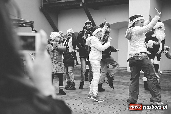 Zdjęcie w galerii na portalu naszraciborz.pl: Mikołajki w Młyńskiej i na zamku wiadomości z regionu