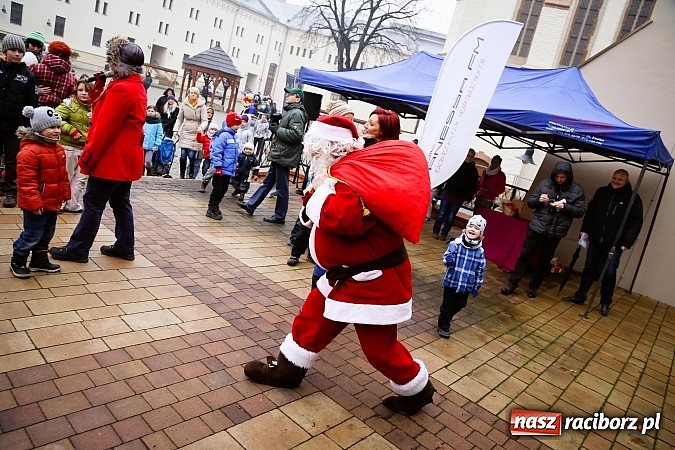 Zdjęcie w galerii na portalu naszraciborz.pl: Mikołajki w Młyńskiej i na zamku wiadomości z regionu