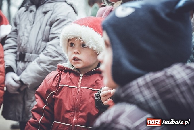 Zdjęcie w galerii na portalu naszraciborz.pl: Mikołajki w Młyńskiej i na zamku wiadomości z regionu