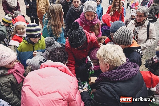 Zdjęcie w galerii na portalu naszraciborz.pl: Mikołajki w Młyńskiej i na zamku wiadomości z regionu