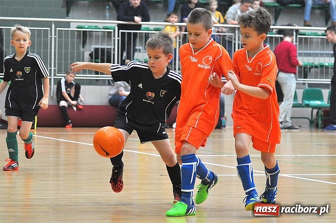 Zdjęcie w galerii na portalu naszraciborz.pl: Zmagania młodych piłkarzy w Arenie Rafako wiadomości z regionu