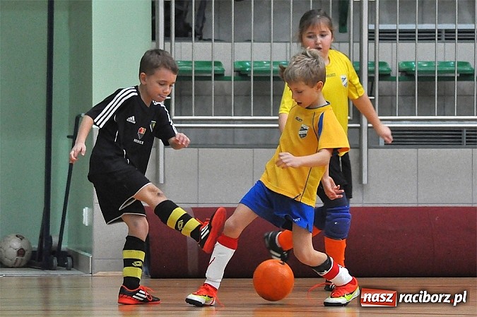 Zdjęcie w galerii na portalu naszraciborz.pl: Zmagania młodych piłkarzy w Arenie Rafako wiadomości z regionu