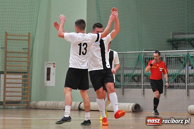 Zdjęcie w galerii na portalu naszraciborz.pl: Sobota w HLPN. Minimalne wygrane Samych Swoich i Płomienia wiadomości z regionu